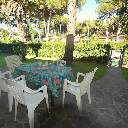 A Lignano Con 2 E Giardino *